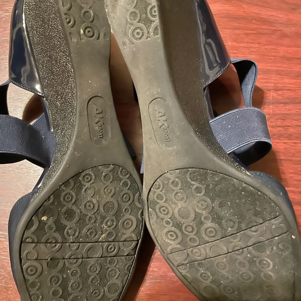 Anne Klein Black Heels Sophisticated Style - Picture 5 of 8